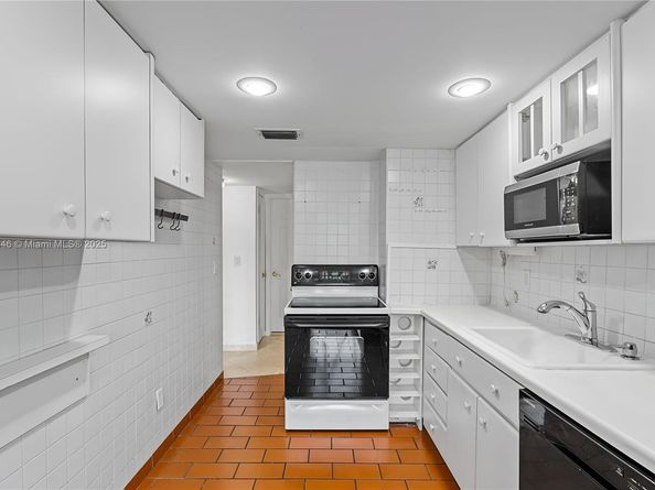 77 Crandon Blvd 2B, Key Biscayne FL 33149