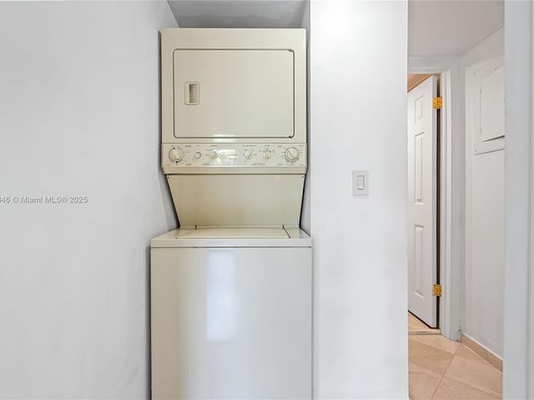 77 Crandon Blvd 2B, Key Biscayne FL 33149