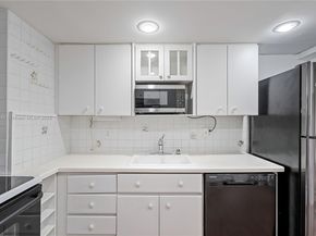 77 Crandon Blvd 2B, Key Biscayne FL 33149
