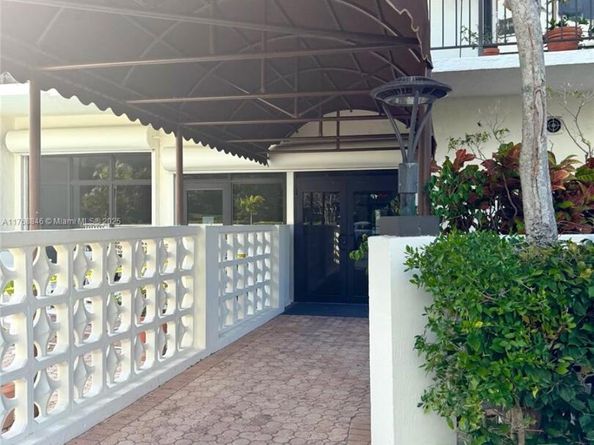 77 Crandon Blvd 2B, Key Biscayne FL 33149