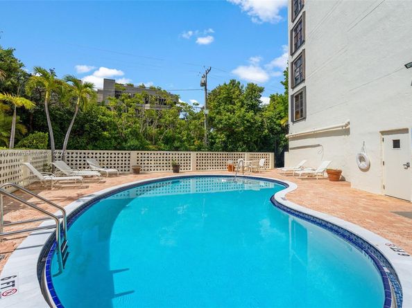 77 Crandon Blvd 2B, Key Biscayne FL 33149