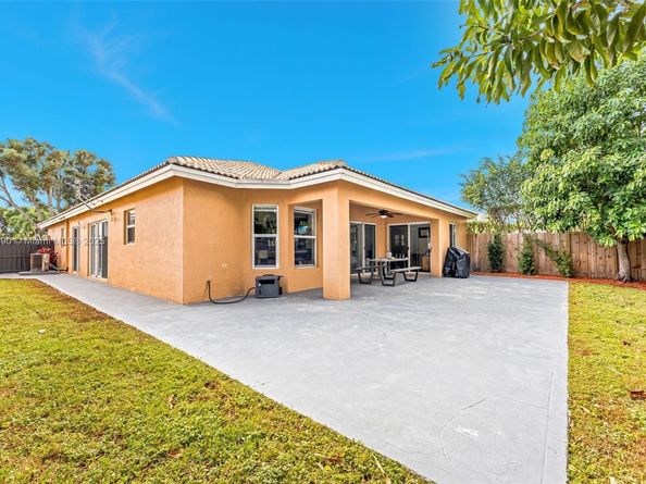 15475 SW 138th Ter, Miami FL 33196