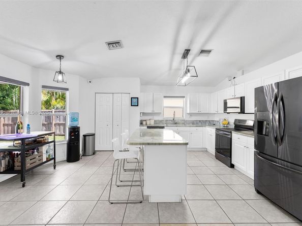 15475 SW 138th Ter, Miami FL 33196