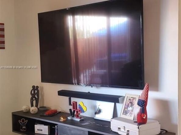 8085 NW 8 St 6, Miami FL 33126