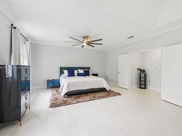 6121 SW 157th Pl, Miami FL 33193