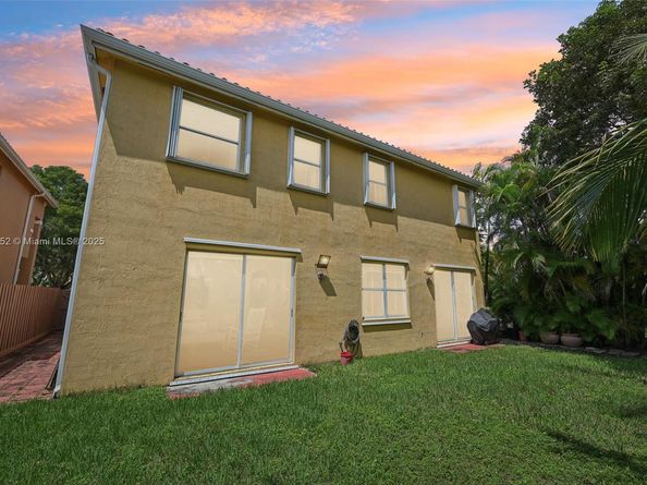 6121 SW 157th Pl, Miami FL 33193