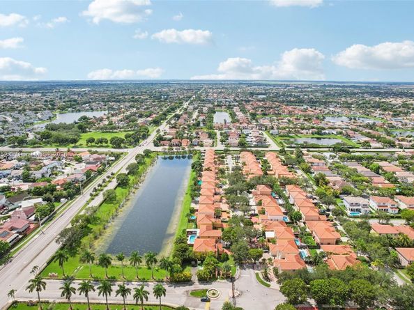 6121 SW 157th Pl, Miami FL 33193