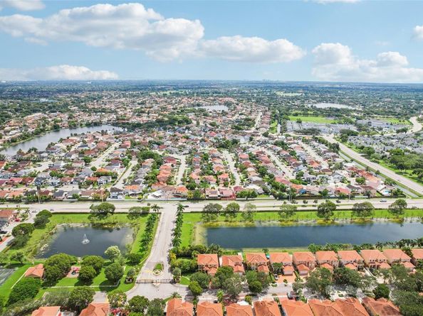 6121 SW 157th Pl, Miami FL 33193