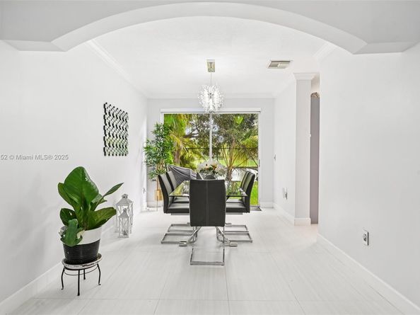 6121 SW 157th Pl, Miami FL 33193