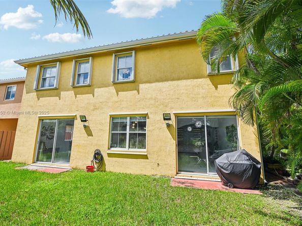 6121 SW 157th Pl, Miami FL 33193