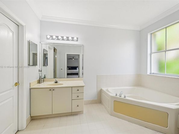 6121 SW 157th Pl, Miami FL 33193