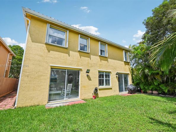 6121 SW 157th Pl, Miami FL 33193