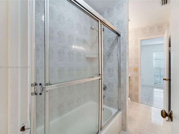 11604 NW 11th St, Pembroke Pines FL 33026