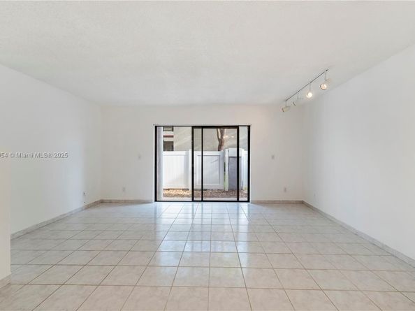 11604 NW 11th St, Pembroke Pines FL 33026