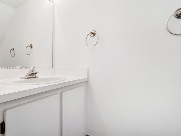11604 NW 11th St, Pembroke Pines FL 33026