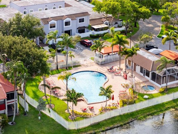 11604 NW 11th St, Pembroke Pines FL 33026