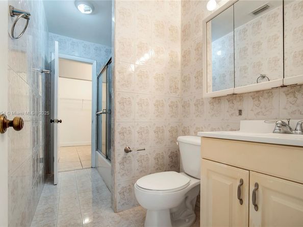 11604 NW 11th St, Pembroke Pines FL 33026