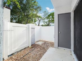 11604 NW 11th St, Pembroke Pines FL 33026