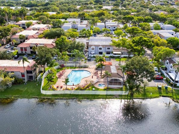 11604 NW 11th St, Pembroke Pines FL 33026
