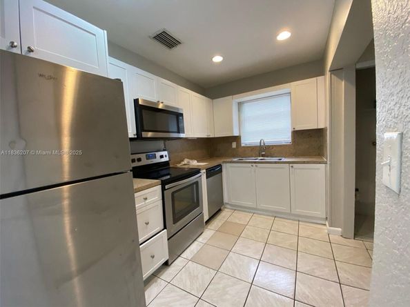 7521 Indigo St, Miramar FL 33023