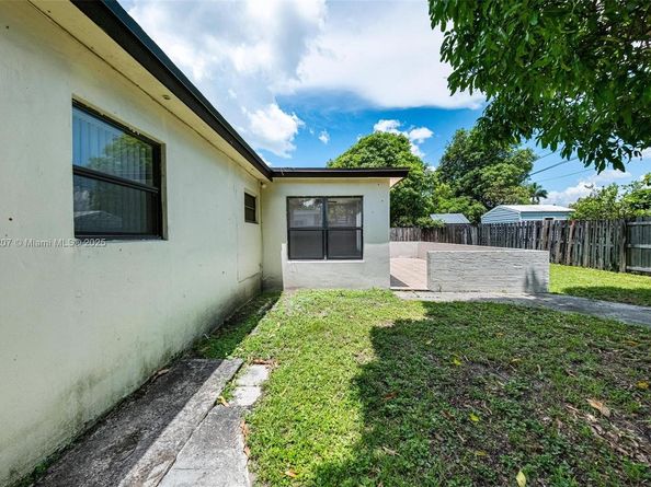 7521 Indigo St, Miramar FL 33023