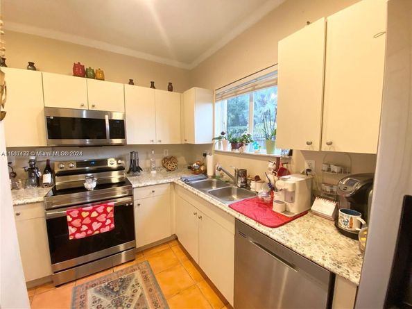 2526 NE 41st Ave, Homestead FL 33033