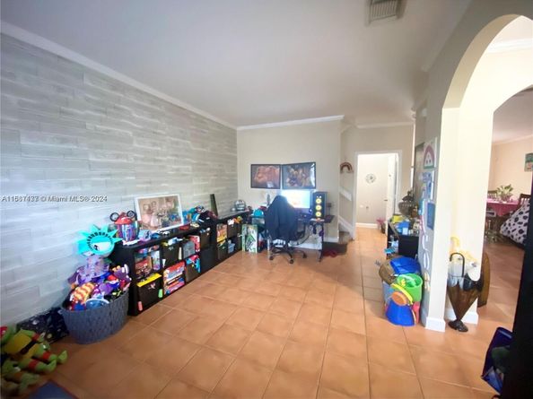 2526 NE 41st Ave, Homestead FL 33033