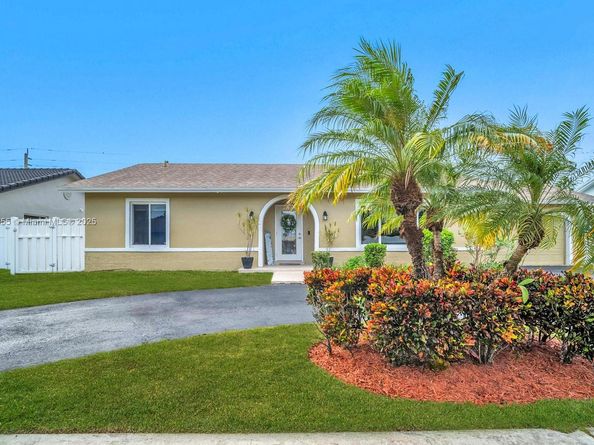 911 NW 135th Way, Sunrise FL 33325