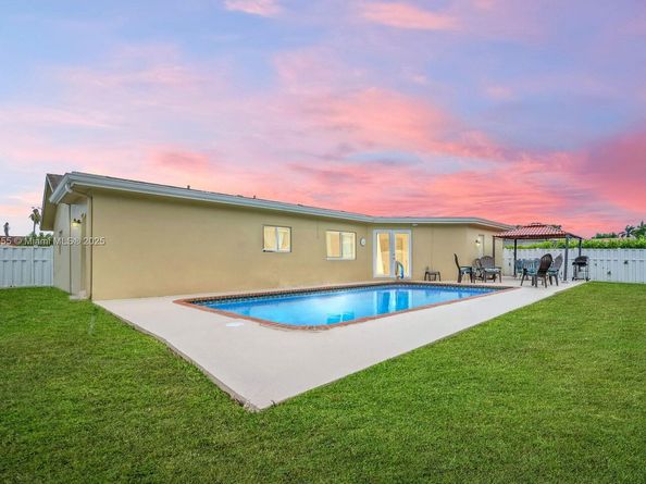 911 NW 135th Way, Sunrise FL 33325