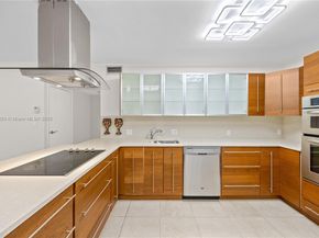 20379 W Country Club Dr 1239, Aventura FL 33180