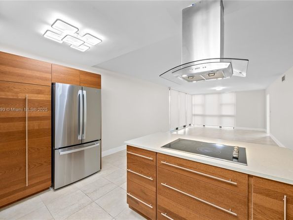 20379 W Country Club Dr 1239, Aventura FL 33180