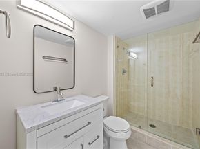 20379 W Country Club Dr 1239, Aventura FL 33180