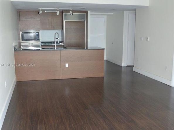 475 Brickell Ave 1814, Miami FL 33131