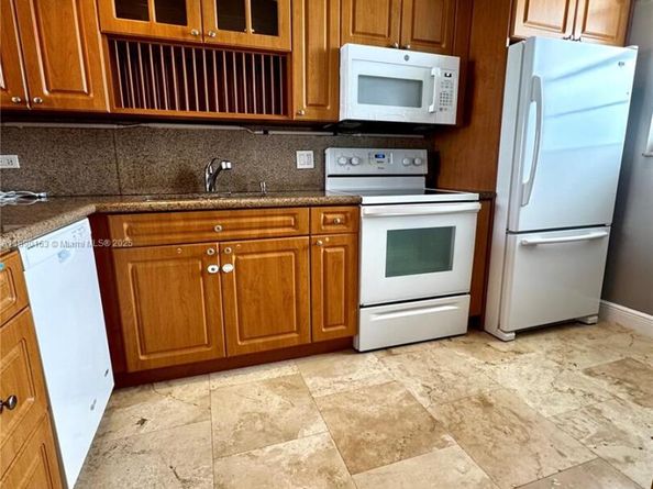 3545 NE 166th St 805, North Miami Beach FL 33160