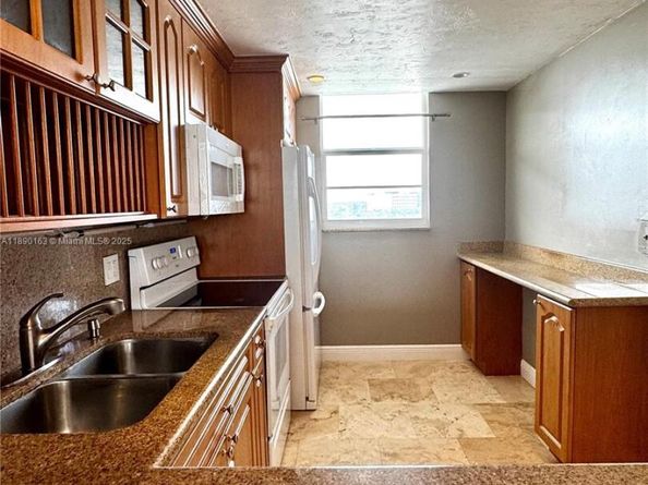 3545 NE 166th St 805, North Miami Beach FL 33160