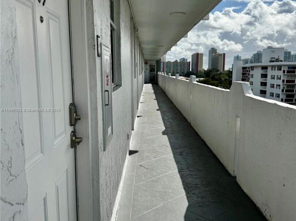 3545 NE 166th St 805, North Miami Beach FL 33160