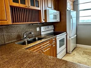 3545 NE 166th St 805, North Miami Beach FL 33160