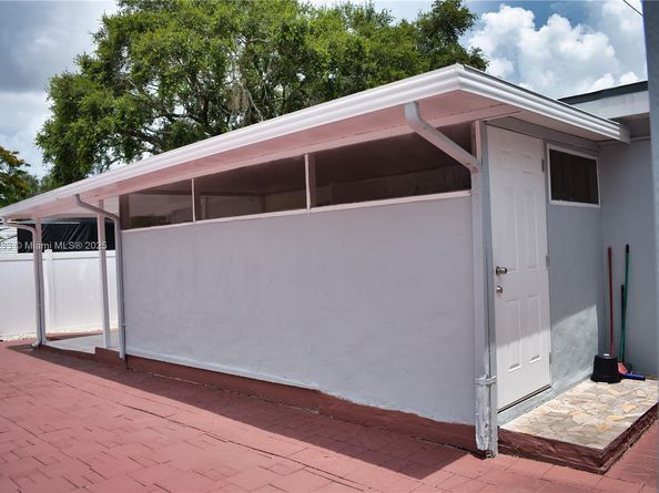 6120 Hayes St, Hollywood FL 33024