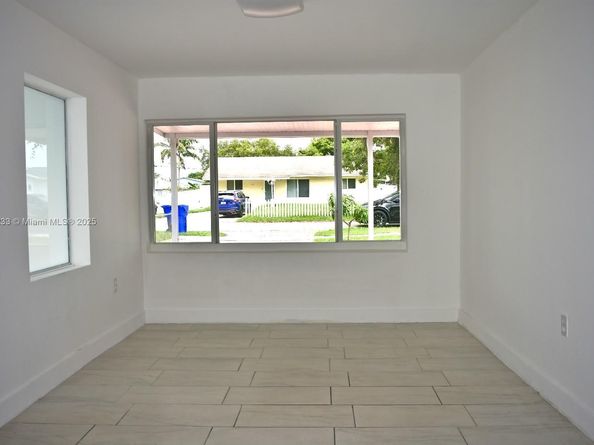 6120 Hayes St, Hollywood FL 33024