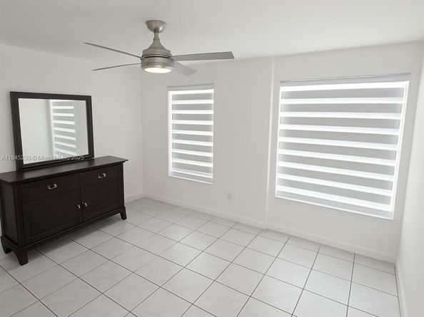 6120 Hayes St, Hollywood FL 33024