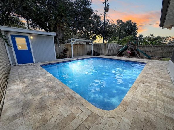 9424 SW 52nd St, Cooper City FL 33328