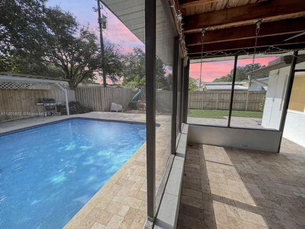 9424 SW 52nd St, Cooper City FL 33328