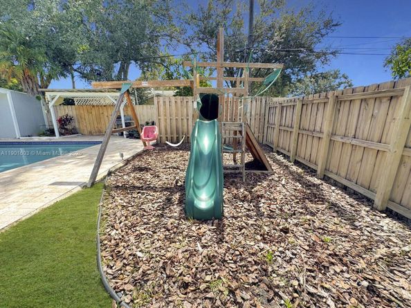 9424 SW 52nd St, Cooper City FL 33328