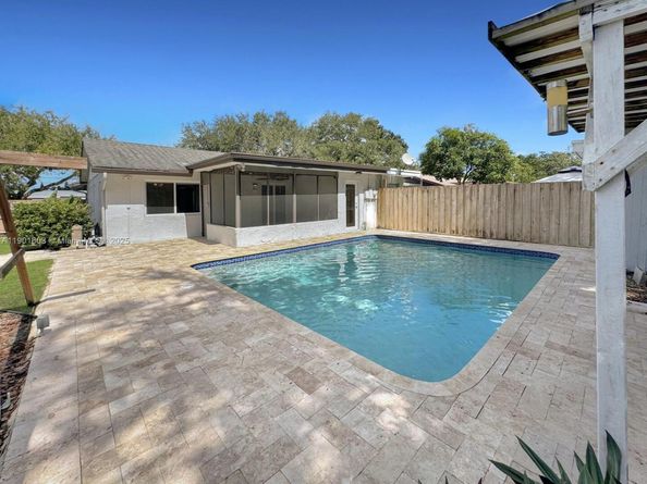 9424 SW 52nd St, Cooper City FL 33328