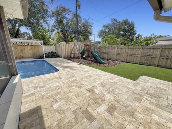 9424 SW 52nd St, Cooper City FL 33328