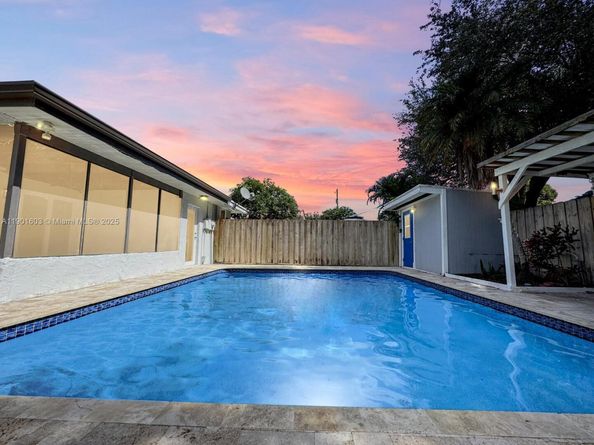 9424 SW 52nd St, Cooper City FL 33328