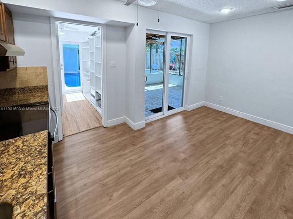 9424 SW 52nd St, Cooper City FL 33328