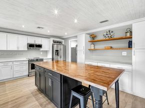 11280 NW 26th St, Plantation FL 33323