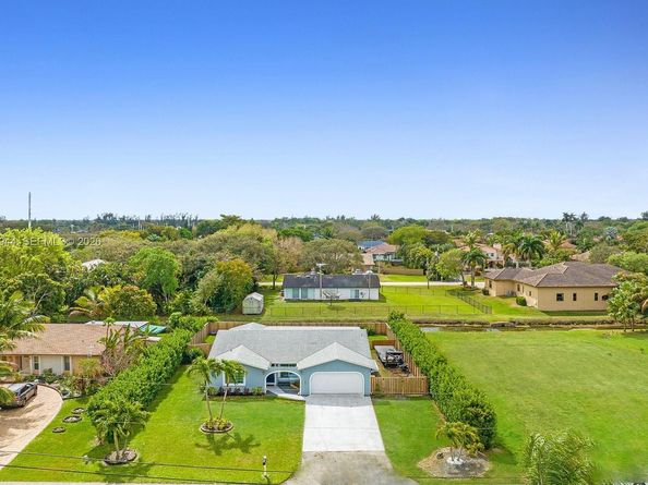 11280 NW 26th St, Plantation FL 33323