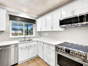 11280 NW 26th St, Plantation FL 33323